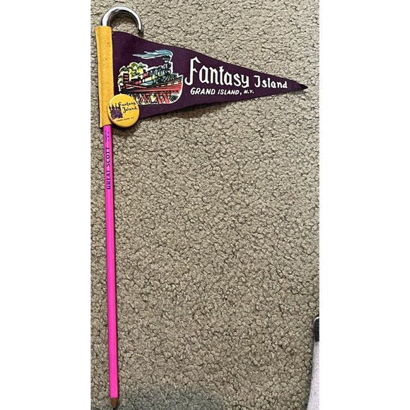 1960's Felt Pennant & Pin & Pencil Fantasy Island Amusement Park Grand Island NY - Picture 2 of 4